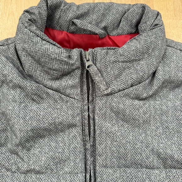 Gray Herringbone Zip Up Puffer Vest With Red Inner Lining 2 Exterior Pockets - Picture 2 of 12